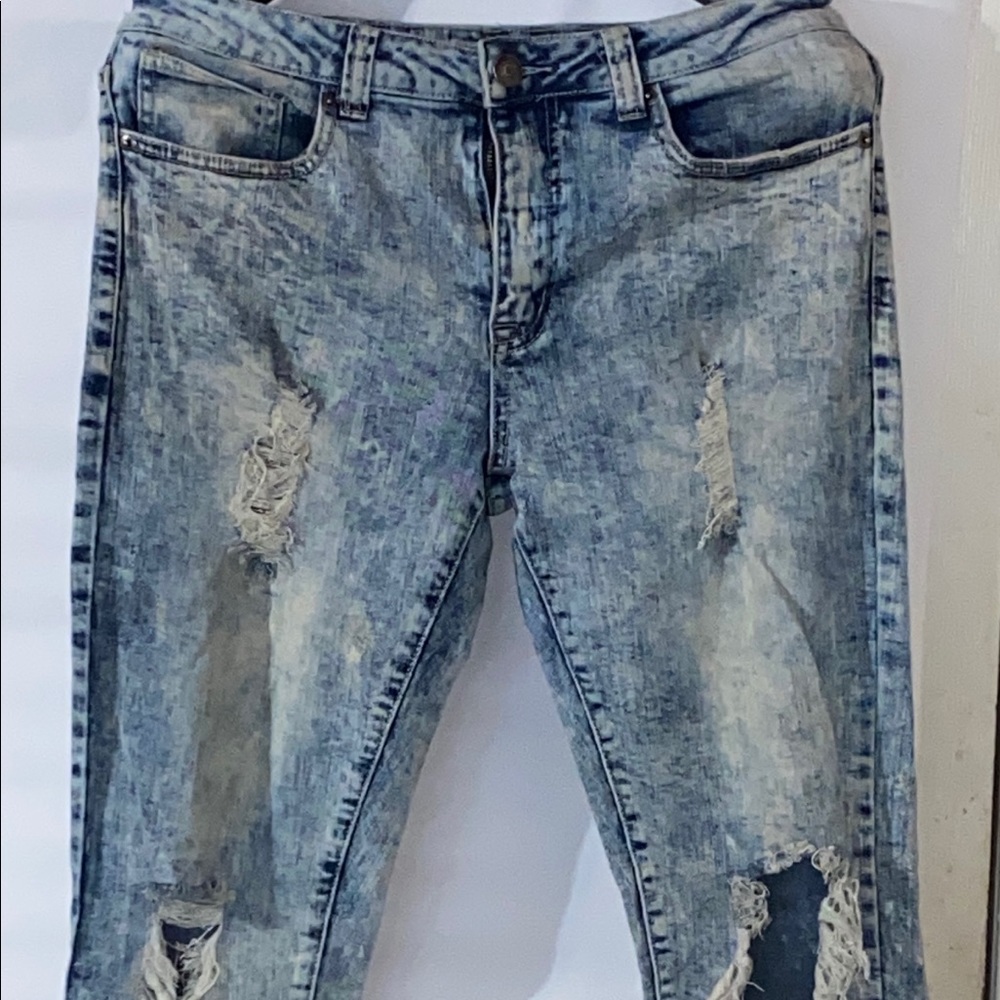 Rue 21 distressed jeans 32x32